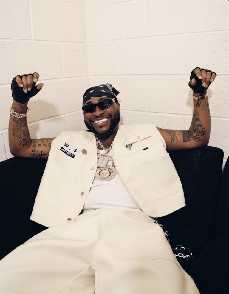 ukange_davidx's tweet image. Who is the Biggest on canceling Tours due to Low ticket sales ?
Wizkid. Davido.