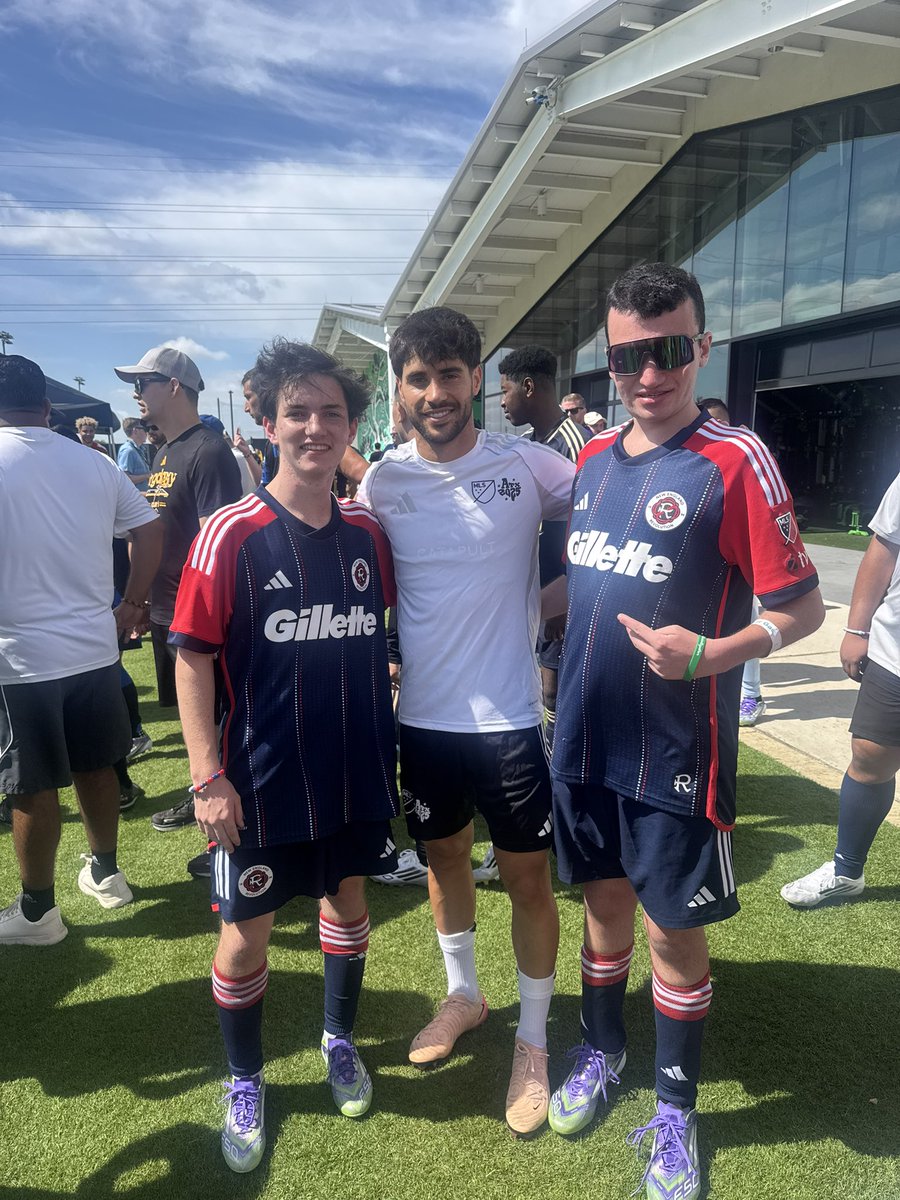 SpOlympicsMA's tweet image. Liam and Remy met up with fellow @NERevolution All-Star Carles Gil at MLS All-Star Week 🔥 All three repping the Revs on soccer’s biggest stage! ⚽️⭐️ @MLS @MLSWORKS @RevsFoundation @SpecialOlympics @SONorthAmerica