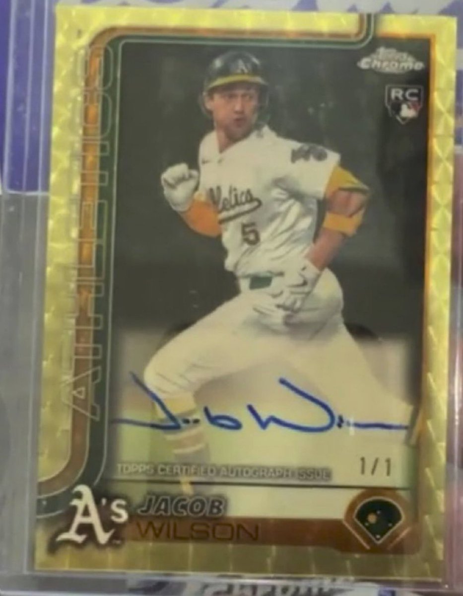 KaseysCards's tweet image. 🚨 The 2025 @Topps Chrome Superfractor Auto 1/1 of Jacob Wilson has surfaced — pulled from a jumbo box a day before release day.
According to a Reddit post, the card was hit by TheCollectors_Shop, breakers on WhatNot.