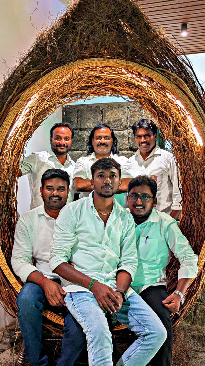 TNK_IT_WING's tweet photo. பல வரலாற்று சரித்திரங்களை தகர்த்து, மக்களின் மனதில் நிலைபெற்றுள்ள அன்பு அண்ணனுக்கு விரைவில் மக்கள் பிரதிநிதியாகும் வாய்ப்பு காத்திருக்கிறது! வாழ்த்துக்கள். 
#தமிழக_நீதிக்கட்சி https://t.co/CSaD9tRurR