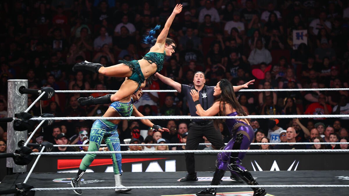 See I don’t know why Lyra isn’t appreciating this opportunity when this could’ve been ours at Wrestlemania. Matching gear too? Like come on dude! Nothing could go wrong with that besides outside circumstances.

#WWERaw