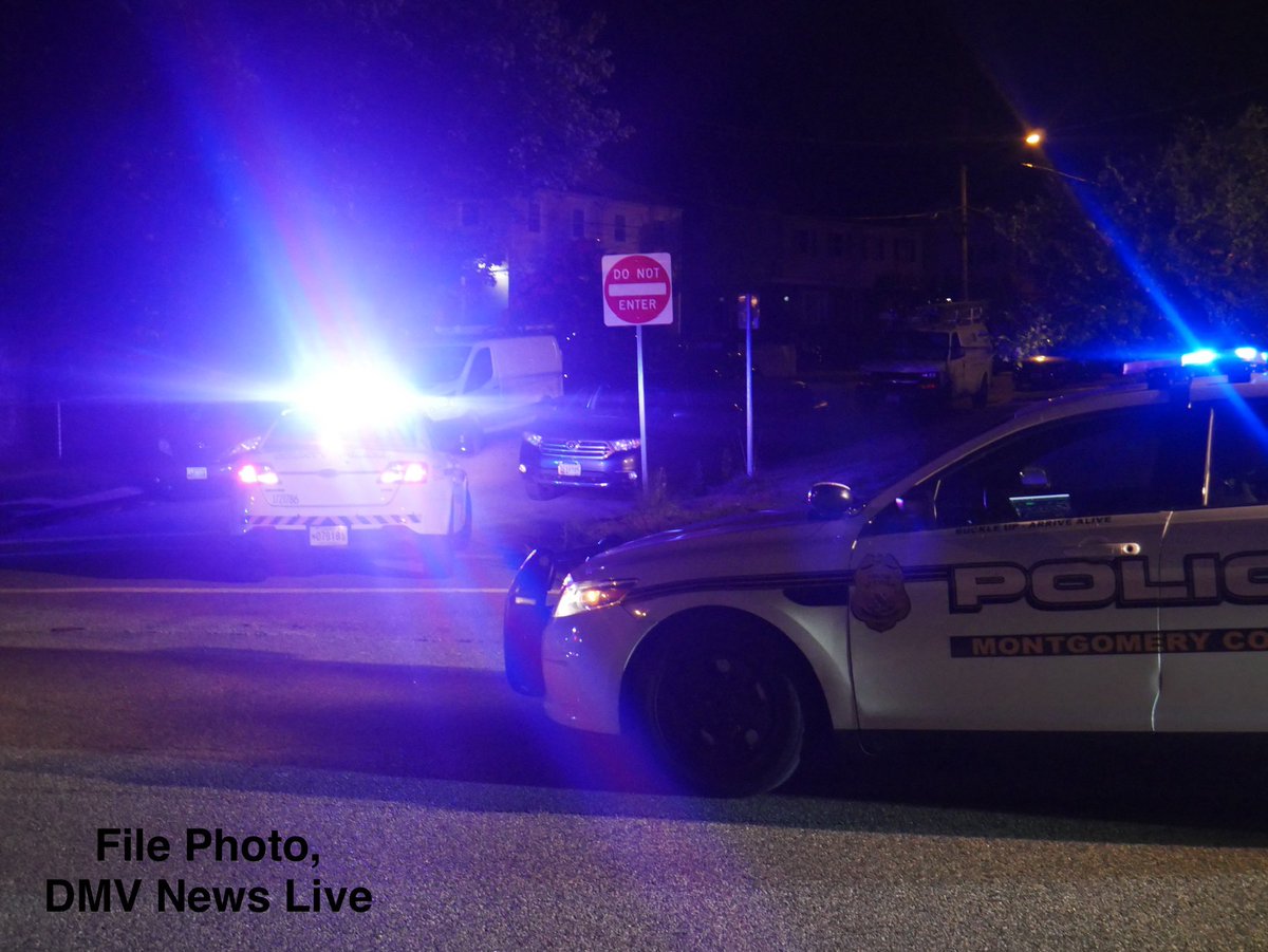 TheDMVLive's tweet image. 2AM SHOOTING IN POTOMAC: Seven Locks Road &amp;amp; Seven Hill Lane in Potomac— just after 2am, victim shot &amp;amp; seriously injured near the intersection, per Montgomery County Police. Male suspect, in a black Chevy truck, fled the scene afterwards. #MoCo #DelayedDueToEncryption