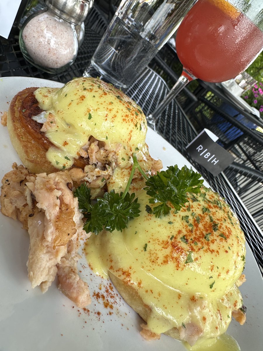 essentialceo's tweet image. First things first… breakfast.