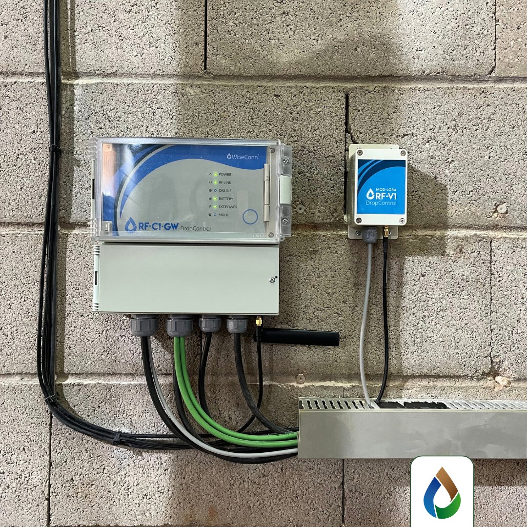 WiseconnEurope's tweet image. Nuova installazione della nostra soluzione #DropControl in Castilla-La Mancha🇪🇸 su 80 ettari di uliveti per gestire l’irrigazione in modo efficiente e da remoto, assicurando il massimo rispetto delle esigenze idriche di queste colture🫒💧

#WiseConnEurope #IrrigazioneDiPrecisione
