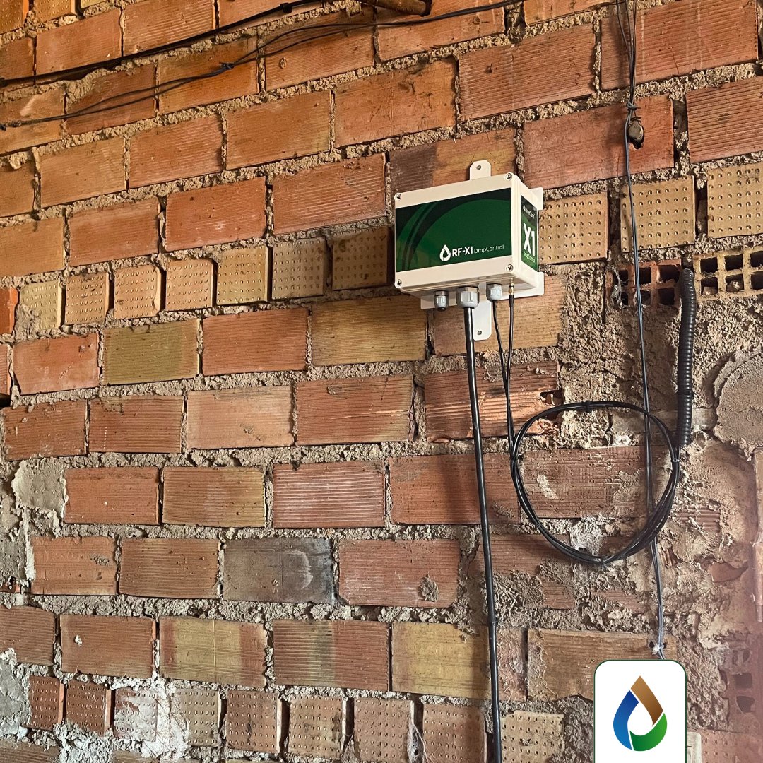 WiseconnEurope's tweet image. Nuova installazione della nostra soluzione #DropControl in Castilla-La Mancha🇪🇸 su 80 ettari di uliveti per gestire l’irrigazione in modo efficiente e da remoto, assicurando il massimo rispetto delle esigenze idriche di queste colture🫒💧

#WiseConnEurope #IrrigazioneDiPrecisione