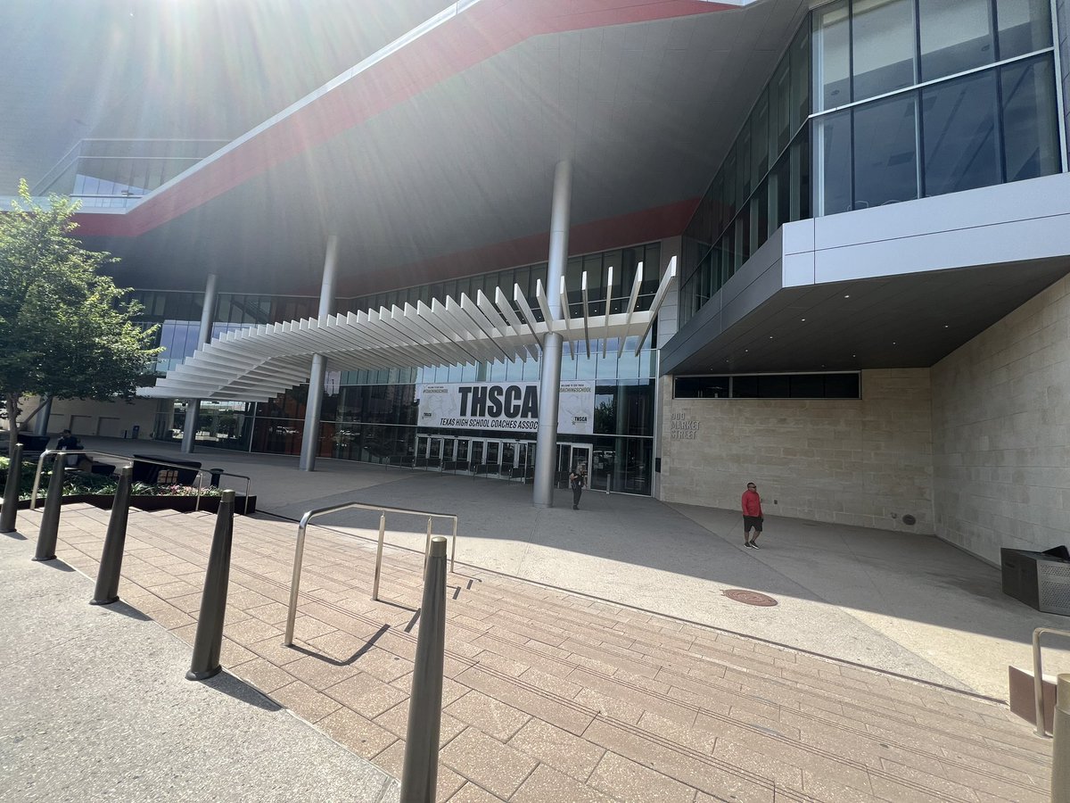 JeffHoweOTF's tweet image. What’s a wrap for #THSCA2025, but that means football season has started!
It’s always great to see old friends and talk ball!
@TexasFootball in 39 days and #TXHSFB will be here sooner!
Enjoy what’s left of the summer because football is here!