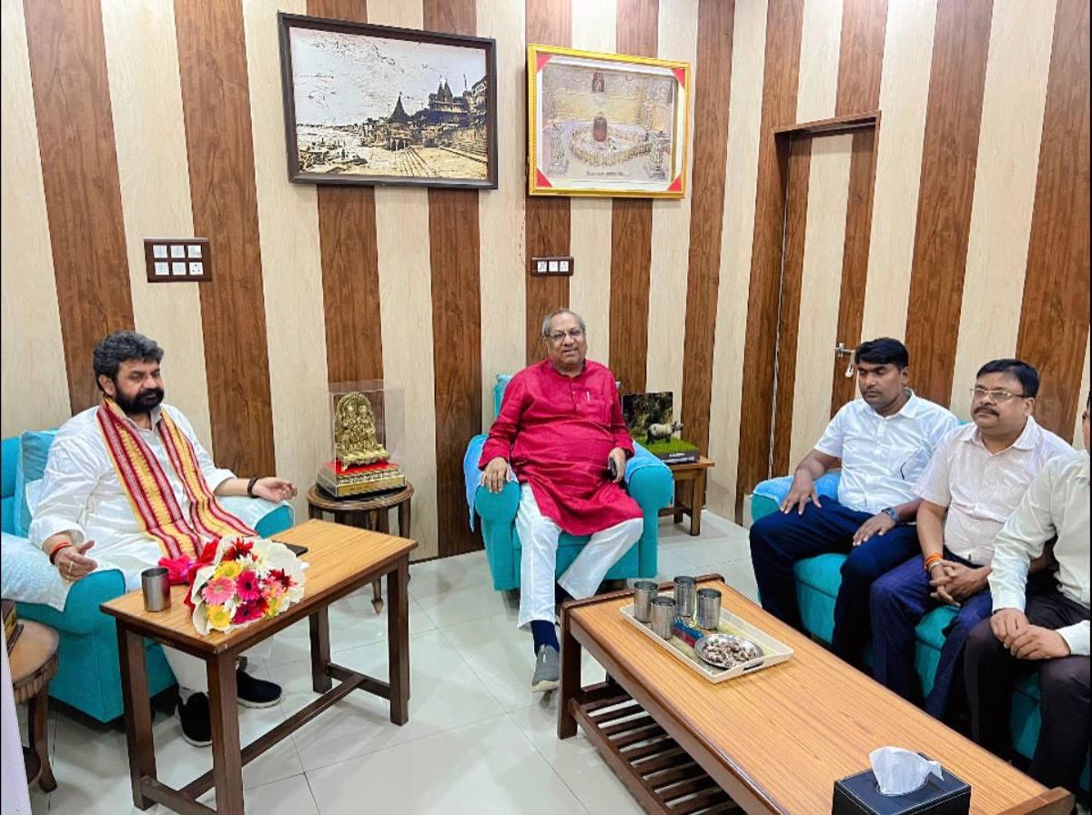 आज उत्तर प्रदेश आयुष राज्य मंत्री (स्वतंत्र प्रभार) माननीय श्री दया शंकर मिश्र ‘दयालु’ जी से उत्तर प्रदेश के इलेक्ट्रो होम्योपैथी चिकित्सकों के प्रतिनिधिमंडल ने शिष्टाचार भेंट की।
इस दौरान राजस्थान सरकार की तर्ज पर उत्तर प्रदेश में भी Electro Homoeopathy चिकित्सकों (डॉ० आर० एल०