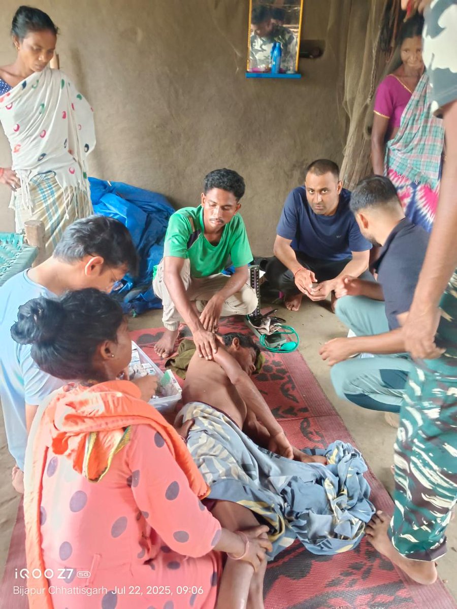 CTGSECTORCRPF's tweet photo. CRPF Soldiers became Saviours.

CRPF soldiers rushed to help when villagers of Koragatta approached CRPF camp for saving a man who had lost consciousness due to seizure attack

#CRPF provided first aid, stabilized vitals &amp; evacuated to Govt Hospital Bijapur for further treatment https://t.co/LN1sScQVjP