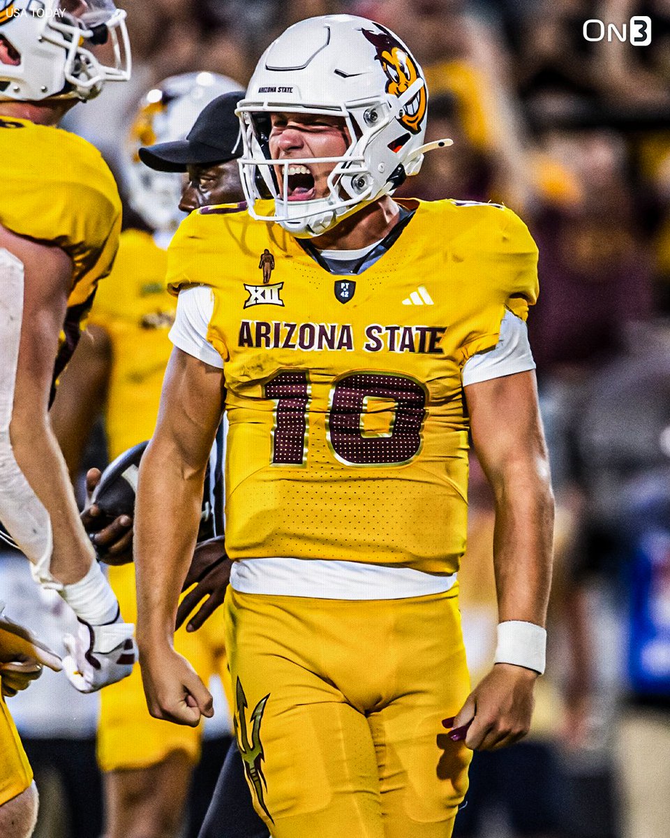 On3NIL's tweet image. Arizona State QB Sam Leavitt recently launched a new collection of NIL apparel and plans to donate 100% of the commission to his teammates🔱
Read: on3.com/nil/news/sam-l…