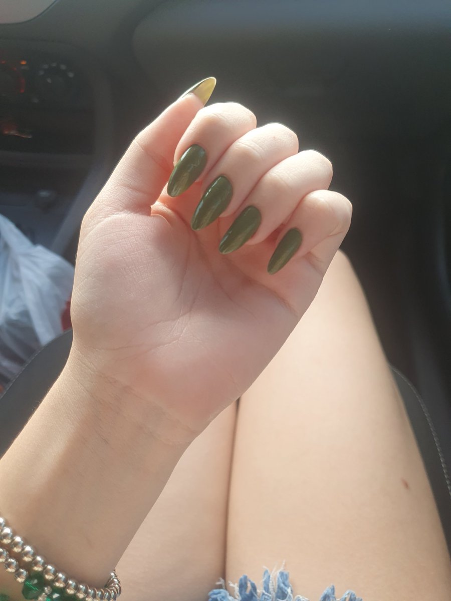 cuecadohyunjin's tweet image. posso ver a unha de vocês??