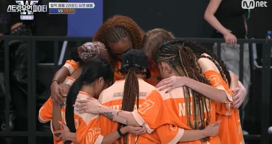 motiv8_uu's tweet photo. sooo can we get ONE last group hug? what do you say motivators?

@marleelowtower you can also join in if you’d like (+ you and the others 🤭) https://t.co/kByKUha4QE