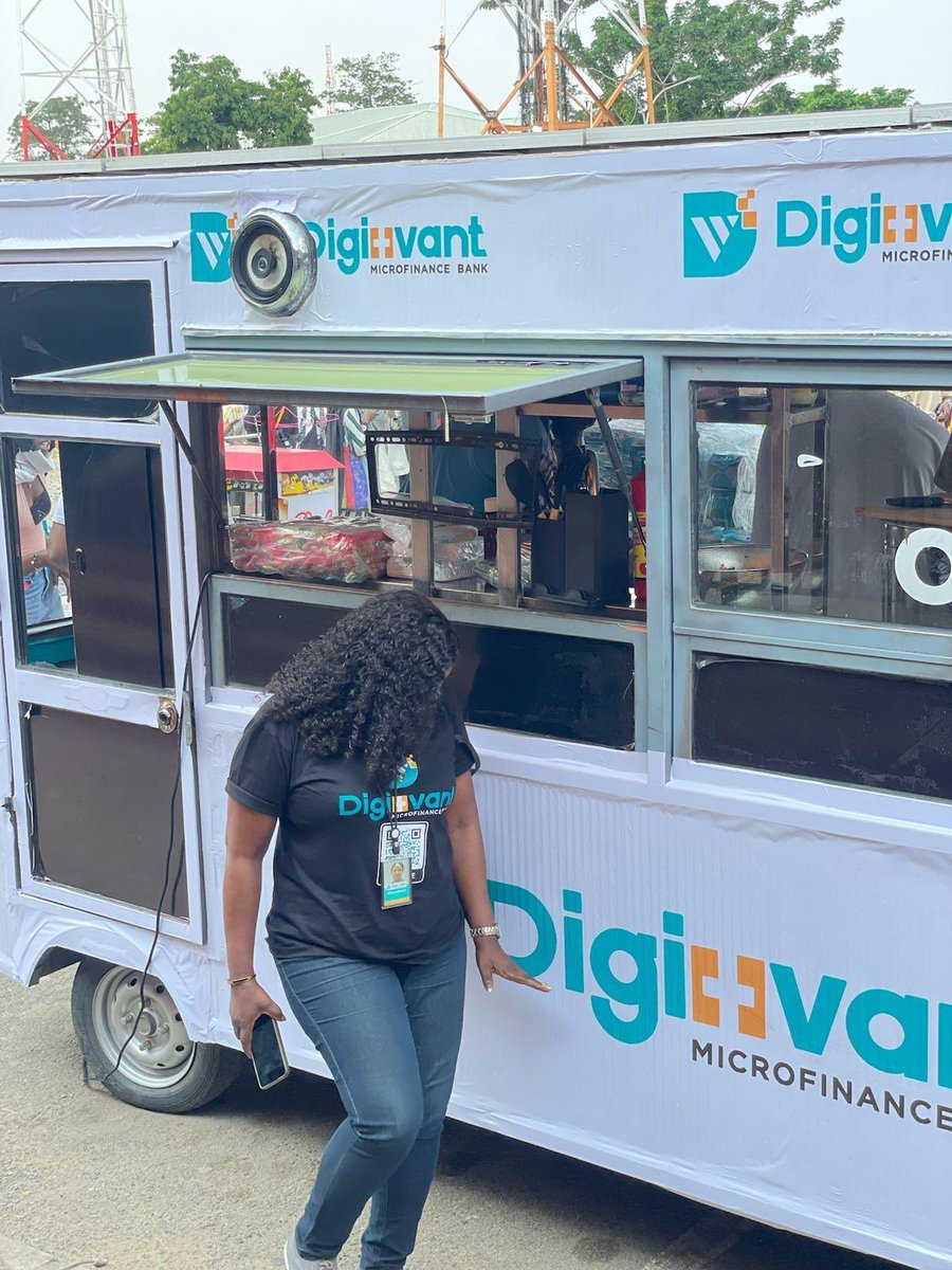 utdsomto's tweet photo. Students of Faculty of Creative Arts, University of Lagos, onboarding to Digitvant with their mobile phones.
#DigitvantPower is innovative https://t.co/5HUBwh6yDp