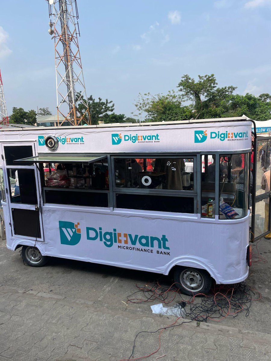 utdsomto's tweet photo. Students of Faculty of Creative Arts, University of Lagos, onboarding to Digitvant with their mobile phones.
#DigitvantPower is innovative https://t.co/5HUBwh6yDp