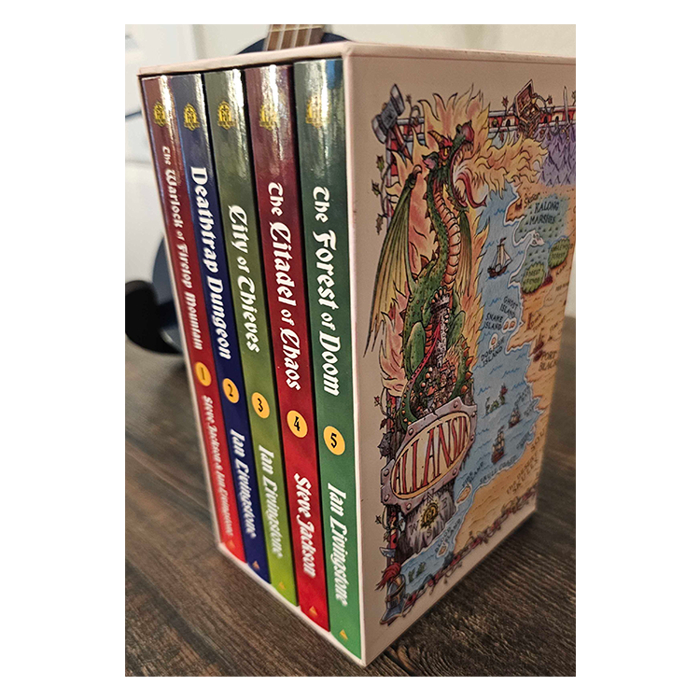 fightingfantasy's tweet image. Check out the slipcase sample for @SJGames' North American re-release of @stevejacksonuk and @ian_livingstone's #fightingfantasy #gamebooks. kickstarter.com/projects/sjgam…