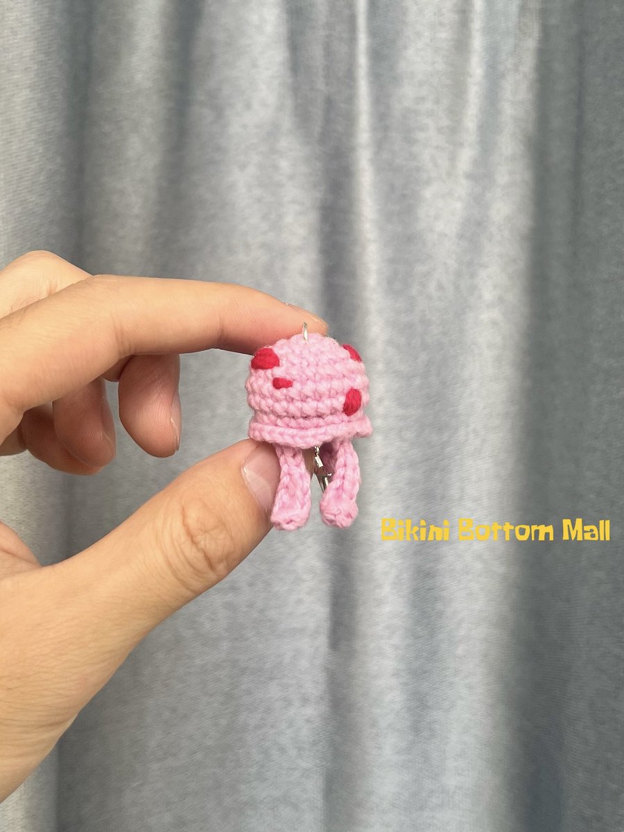 BikiniBottomMal's tweet image. 🧶Just crocheted a tiny jellyfish 🪼— what do you think I should turn it into? Has anyone ever tried making crochet earrings before?🤔💭
#spongebob #crochet