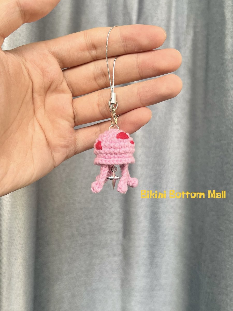 BikiniBottomMal's tweet image. 🧶Just crocheted a tiny jellyfish 🪼— what do you think I should turn it into? Has anyone ever tried making crochet earrings before?🤔💭
#spongebob #crochet