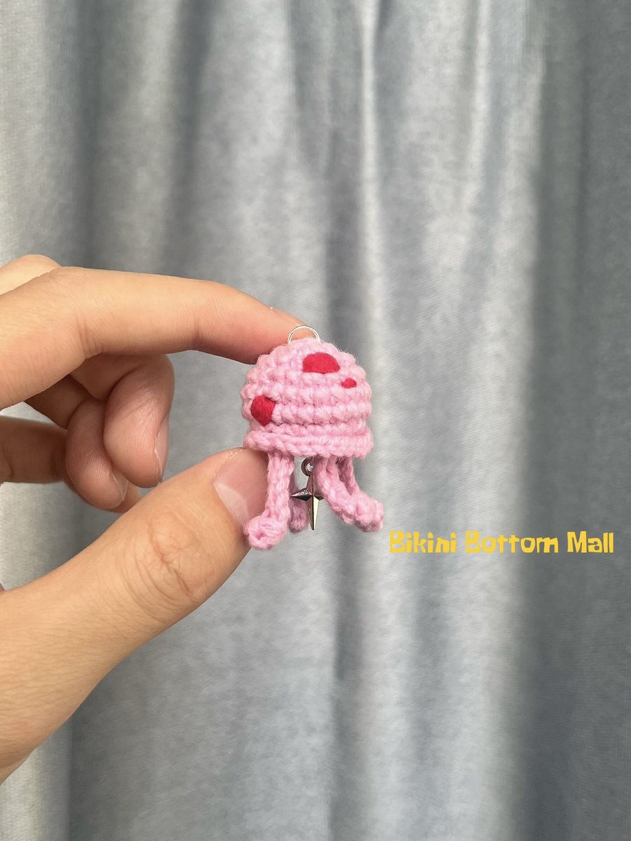 BikiniBottomMal's tweet image. 🧶Just crocheted a tiny jellyfish 🪼— what do you think I should turn it into? Has anyone ever tried making crochet earrings before?🤔💭
#spongebob #crochet