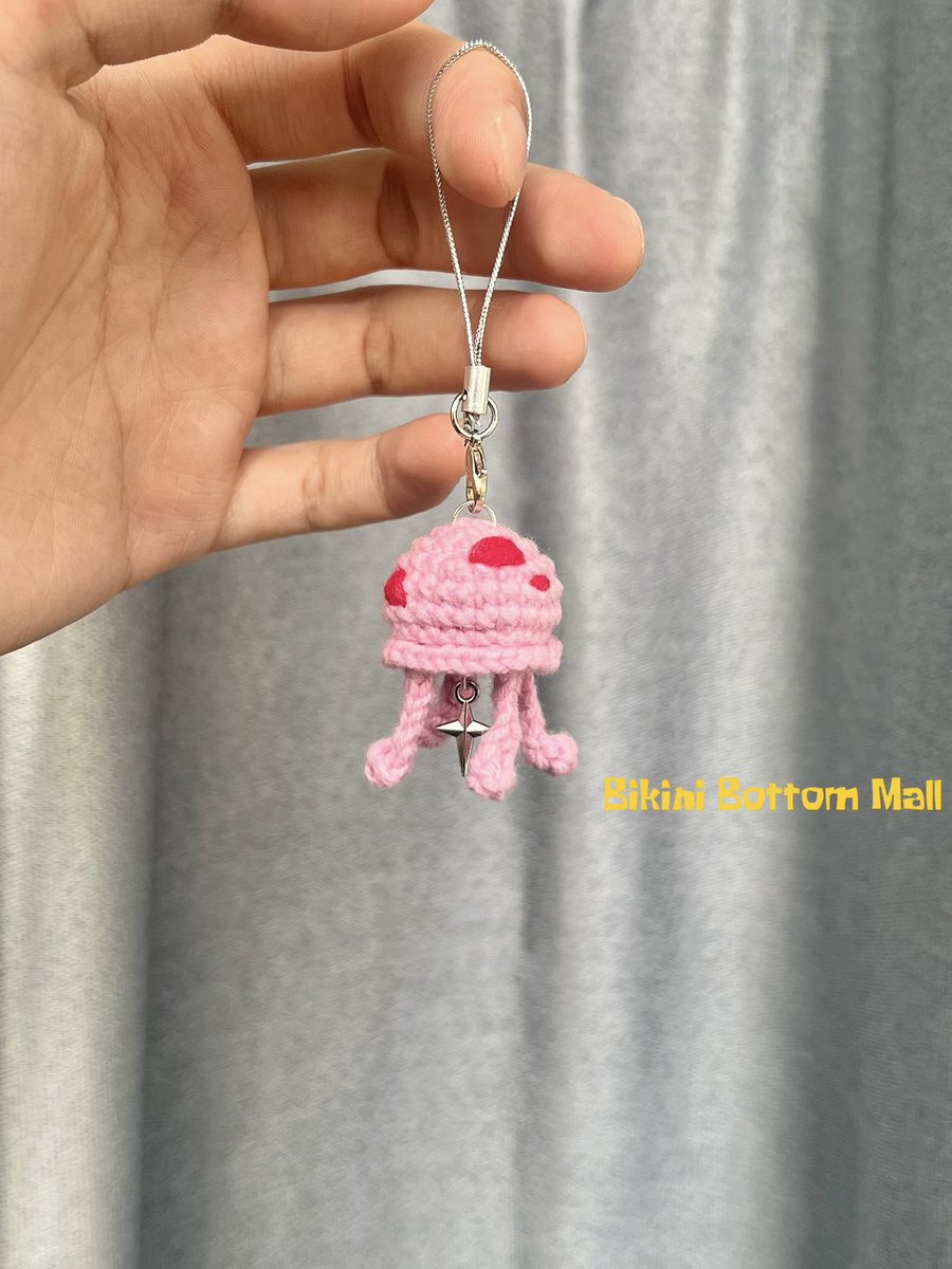 BikiniBottomMal's tweet image. 🧶Just crocheted a tiny jellyfish 🪼— what do you think I should turn it into? Has anyone ever tried making crochet earrings before?🤔💭
#spongebob #crochet