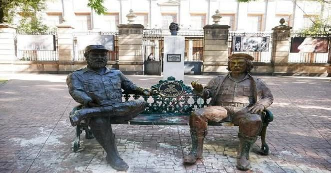 #DatoMataRelato las estatuas de los genocidas Fidel Castro y Che Guevara que mando quitar <a href="/AlessandraRdlv/">Alessandra Rojo de la Vega</a> NO SON Patrimonio de la Ciudad de México va mini🧵

1.-Se le da esa denominación, por su valor cultural, artístico, arquitectónico y por su conexión con la historia nacional.