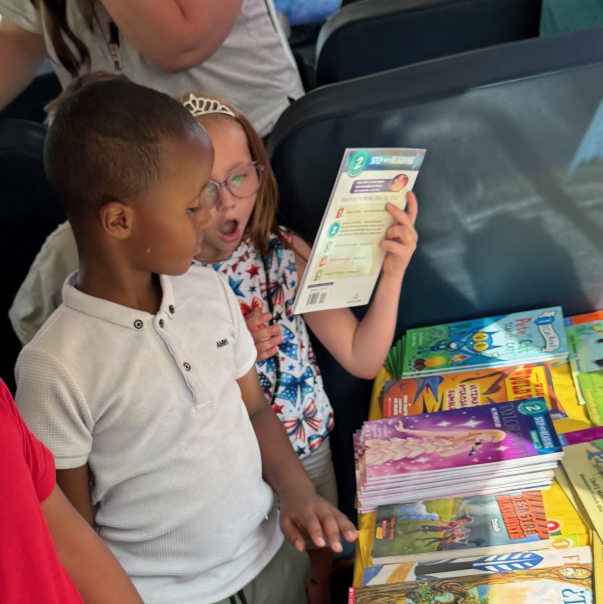 NKCEdFoundation's tweet image. That feeling when you find the perfect book… 😍📚400+ @Crestview_NKC students headed home with stories to explore today thanks to the @NKCSDTransport Book Bus and the generosity of Jan Lewis and the Lewis Learning Impact Fund. 🚌
#LightingTheWay #WeCreateBrightFutures #BookBus