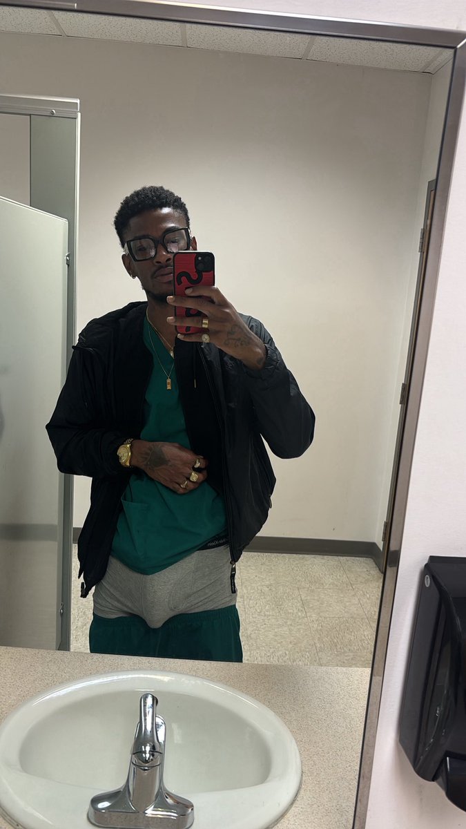 officialLonghea's tweet image. Schools out schlongs out 📚😈 instagram.com/officiallonghe…