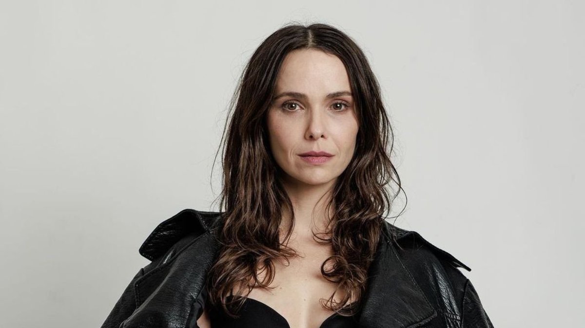 InfoFictis's tweet photo. Hoje (22), estreia #MeuQuerer na CentralTV

Após o êxito de #EspinhosDeRoseira, a TV aposta em mais uma produção inédita na dramaturgia: #MeuQuerer. Escrita por Tiago Santiago e protagonizada por Débora Falabella, a expectativa é que a trama mantenha os índices da novela anterior https://t.co/7Z3odfvXSu