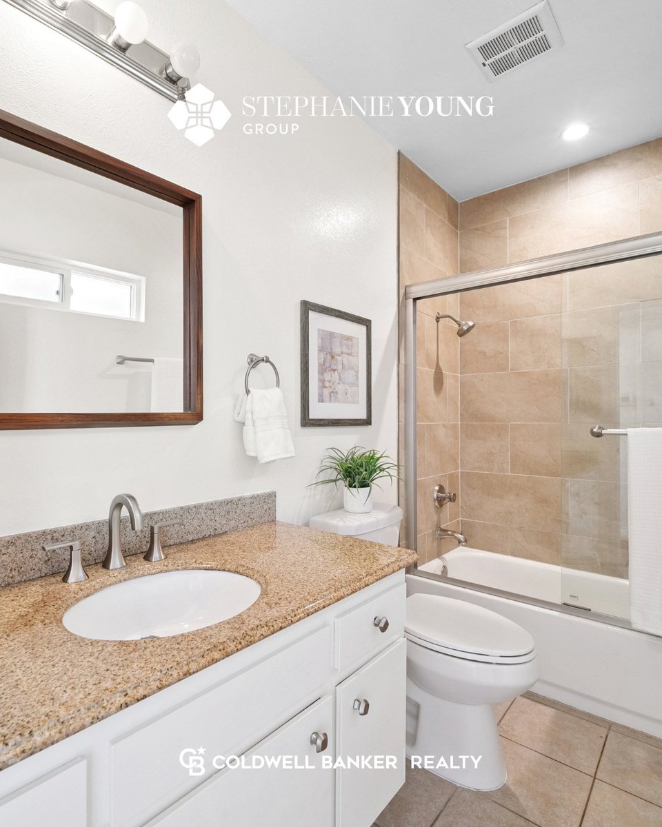 the_stephyoung's tweet photo. JUST LISTED 📍 108 Sequoia Tree Ln, Irvine CA 92612

✨ Highlights You’ll Love: 🛏️ 3 Bedrooms | 🚿 2 Bathrooms | 📐 1,215 SQFT 🌳 Private wraparound patio with direct greenbelt access 🍳 Remodeled kitchen with quartz countertops and modern cabinetry

🎥 Tour now or DM us! https://t.co/a0tcpRQVd9