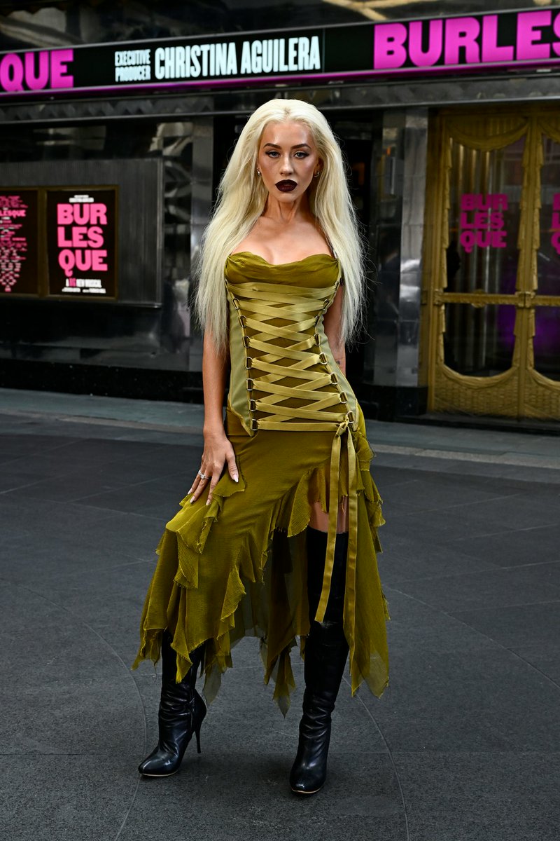 beyzanurapaydin's tweet image. Christina Aguilera re-wears the dress she wore for the Versace Fall 2003 Campaign