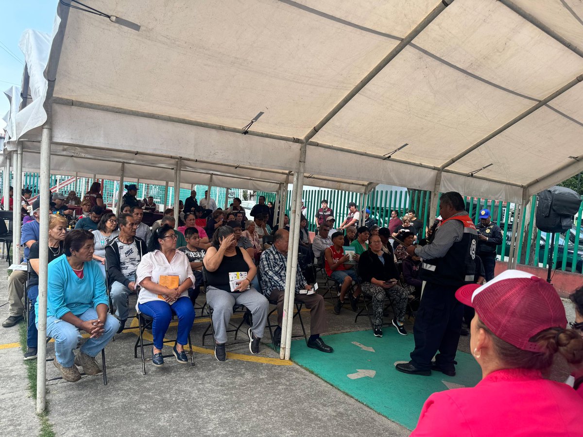 NancyNunezmx's tweet photo. El día de ayer estuvimos en la Unidad Habitacional #Pantaco, en la Jornada por la #ConstrucciónDeLaPaz 🏘️💚, escuchando directamente a las y los vecinos, recogiendo sus ideas y atendiendo sus necesidades en materia de seguridad y bienestar.
Seguimos trabajando para que haya más vigilancia 👮, espacios públicos en mejores condiciones 🎭⚽🌳 y también acercando los servicios de la alcaldía para apoyar a las familias. En Azcapotzalco la paz y la confianza se construyen de la mano de la comunidad, porque lo más importante es que vivan tranquilas y seguras 🐜.
#BienestarParaElPueblo