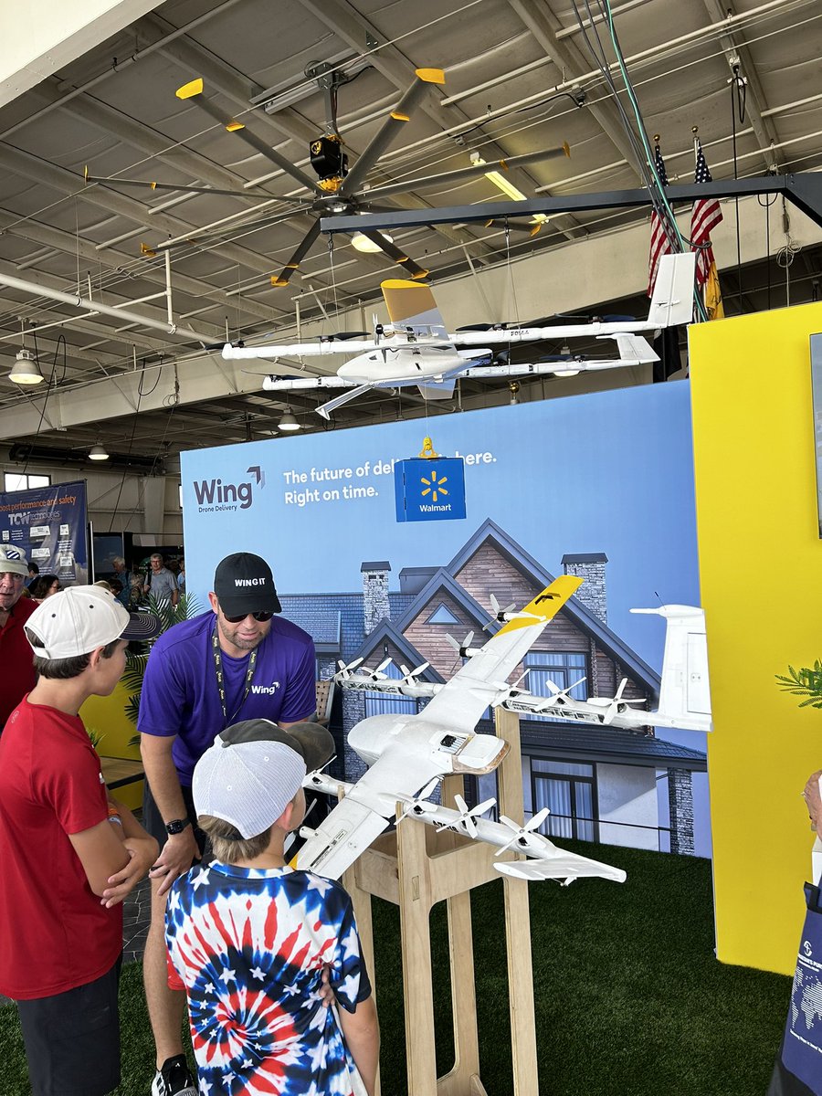 MRobbinsAUVSI's tweet image. Tremendous enthusiasm for drone delivery at @EAA AirVenture & the safety benefits of advance drone operations from operators like @Wing & @zipline #OSH25