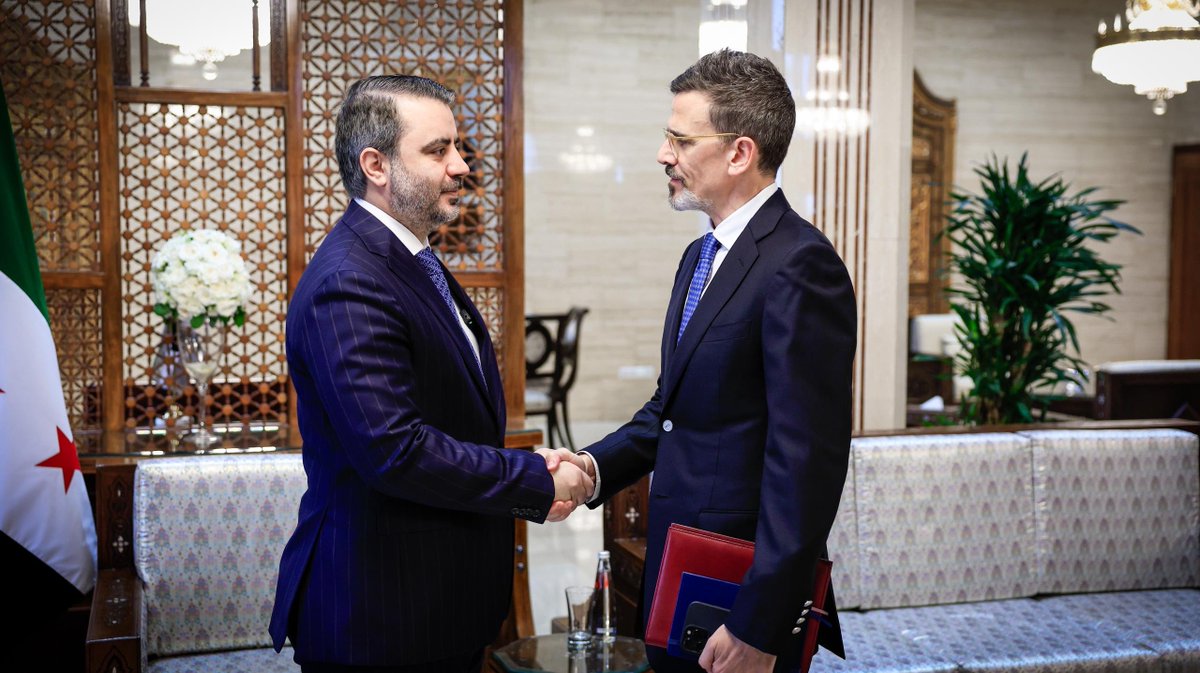 AlekhbariahSY's tweet image. وزارة الخارجية والمغتربين:
📌 وزير الخارجية والمغتربين أسعد الشيباني يلتقي في العاصمة دمشق عدداً من سفراء الدول الأوروبية والآسيوية والأمريكية في إطار تعزيز التواصل والحوار مع الشركاء الدوليين
📌 اللقاء تناول تطورات الأوضاع في سوريا والمنطقة حيث أكد الحاضرون دعمهم لسيادة…
