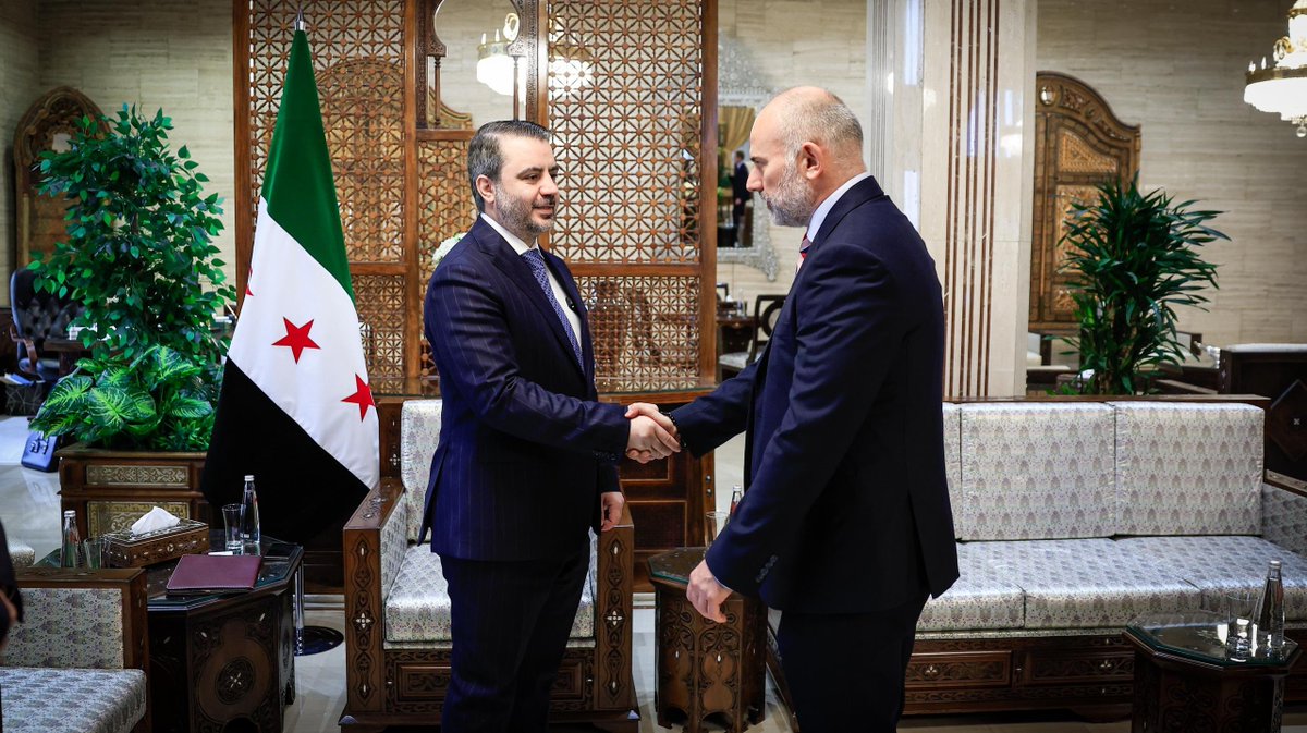 AlekhbariahSY's tweet image. وزارة الخارجية والمغتربين:
📌 وزير الخارجية والمغتربين أسعد الشيباني يلتقي في العاصمة دمشق عدداً من سفراء الدول الأوروبية والآسيوية والأمريكية في إطار تعزيز التواصل والحوار مع الشركاء الدوليين
📌 اللقاء تناول تطورات الأوضاع في سوريا والمنطقة حيث أكد الحاضرون دعمهم لسيادة…