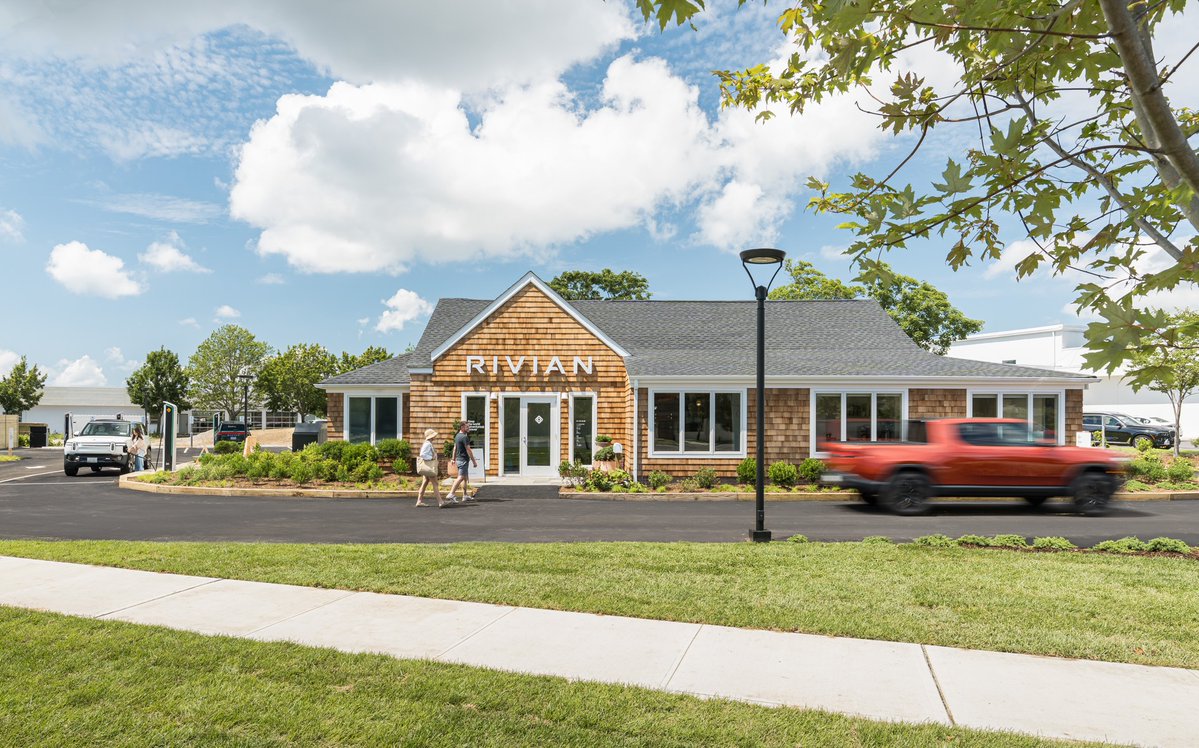 RivianTrackr's tweet image. Rivian’s newest Charging Outpost opens in Southampton, NY on August 7. Six fast chargers (CCS + NACS), a lounge with free coffee, snacks, kids’ play areas, and free charging all weekend (Aug 7–10).
riviantrackr.com/news/rivians-s…
