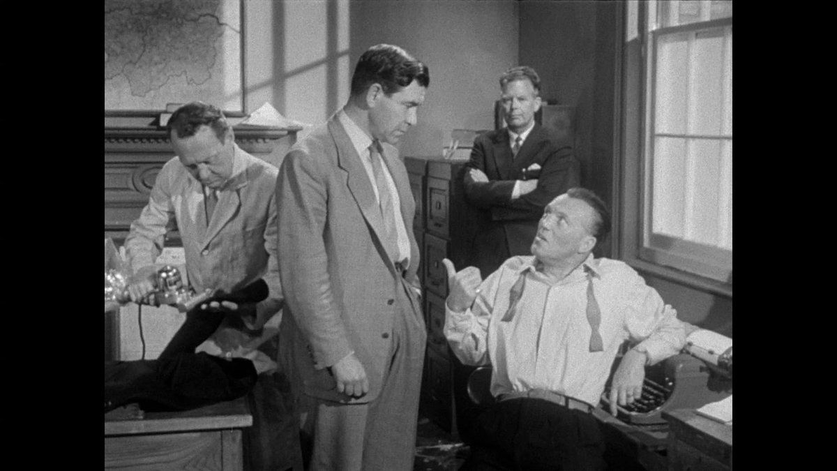 TalkingPicsTV's tweet image. #RobertBeatty is on the trail of a fur coat thief in 📞 DIAL 999 (1958) at 7:35pm 'Mechanical Watchman' #TPTVsubtitles