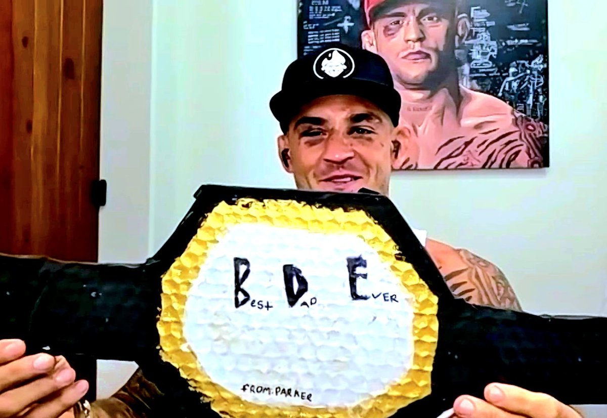 pubity's tweet image. UFC legend Dustin Poirier received this belt his daughter made him following his retirement this passed weekend.
It says "Best Dad Ever."