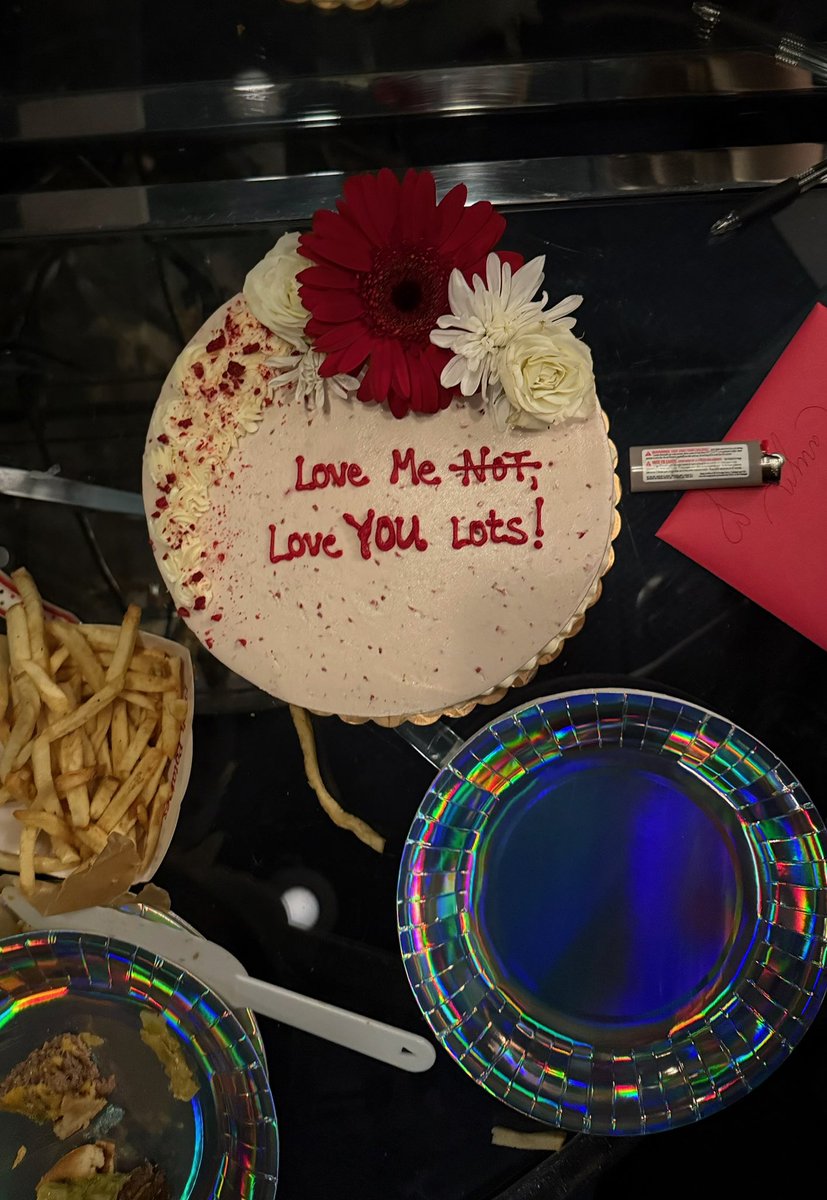 ravynlenae's tweet image. LOVE ME NOT TOP MF 10!!!!!!
I love this song I love @DjDahi I love my team I love YEW💌