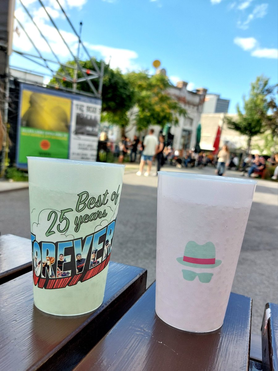 WhyWorryNow_'s tweet image. Tolle Konzert Location in Wien, perfektes Wetter, fairste Getränkepreise & große Vorfreude auf Jan Delay.
