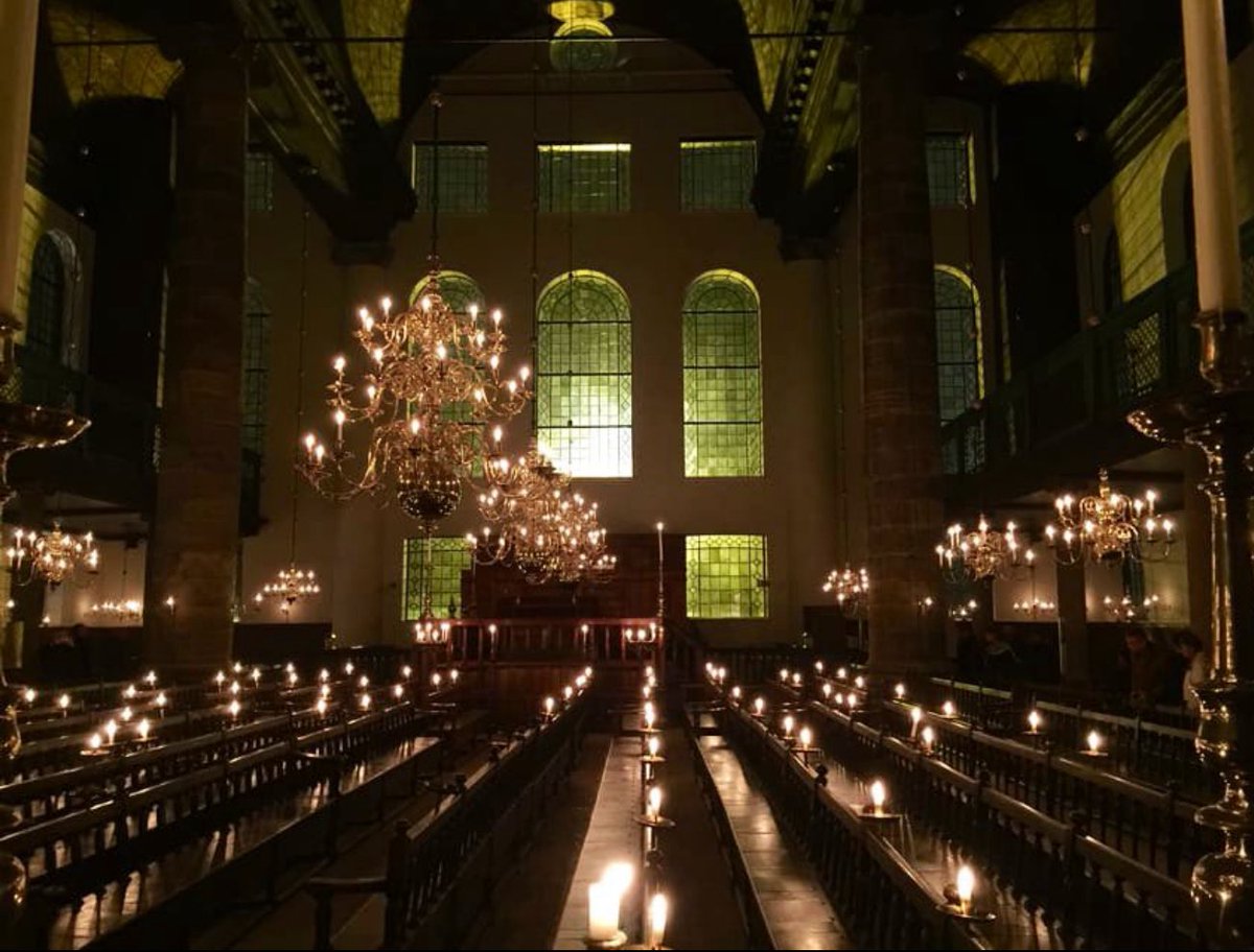 curatorWH's tweet image. The Spanish Portuguese Synagogue in Amsterdam has no internal electric lighting system and is lit by candles on dozens of brass holders throughout the main hall,as has been done since its opening in 1675.