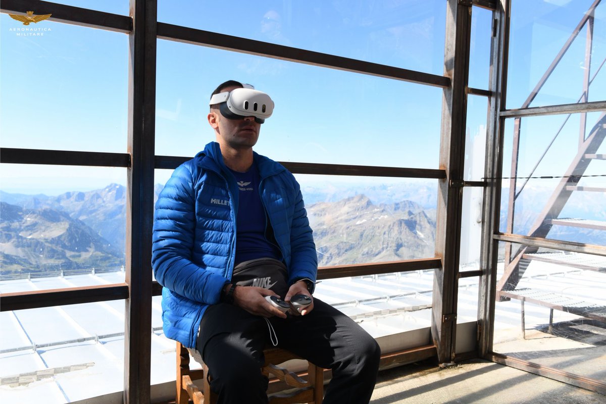 ItalianAirForce's tweet image. Monte Rosa: giornata di test ed esperimenti a Capanna Gnifetti per la spedizione medico scientifica #Artemis4554.
Da esami ematici a test oculistici, attività psicologica sulla Mindfulness e studi sul comportamento dei biomarcatori del sistema nervoso.
#AeronauticaMilitare