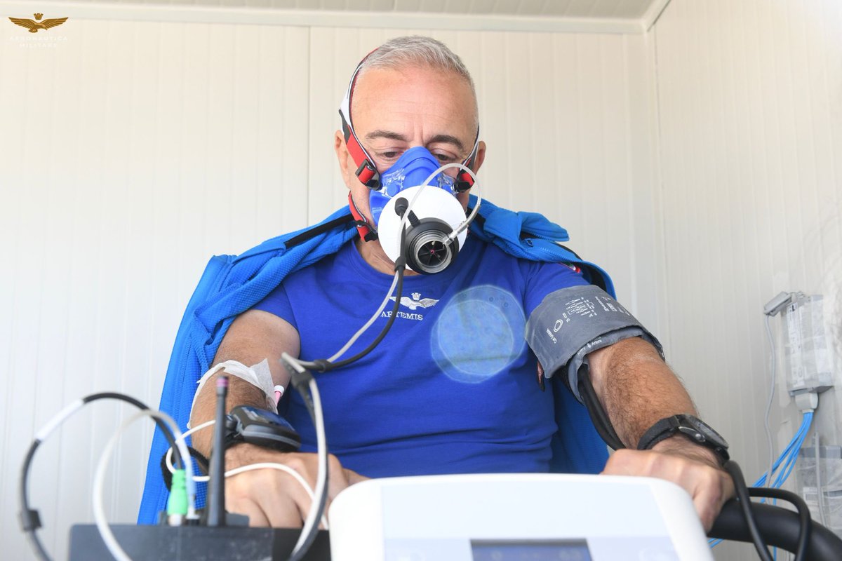 ItalianAirForce's tweet image. Monte Rosa: giornata di test ed esperimenti a Capanna Gnifetti per la spedizione medico scientifica #Artemis4554.
Da esami ematici a test oculistici, attività psicologica sulla Mindfulness e studi sul comportamento dei biomarcatori del sistema nervoso.
#AeronauticaMilitare
