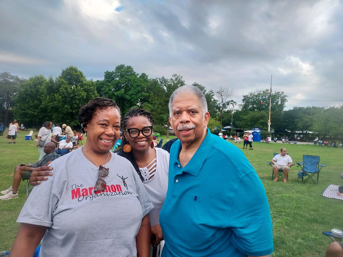 LeroyComrie's tweet image. Great time at the St. Albans Jazz & R&B Festival this weekend in Archie Spigner Park.
Proud to support this celebration of our rich musical history and the vibrant culture of Southeast Queens.
Thank you @OnBlackSpectrum for keeping this tradition going. #StAlbansJazzFest