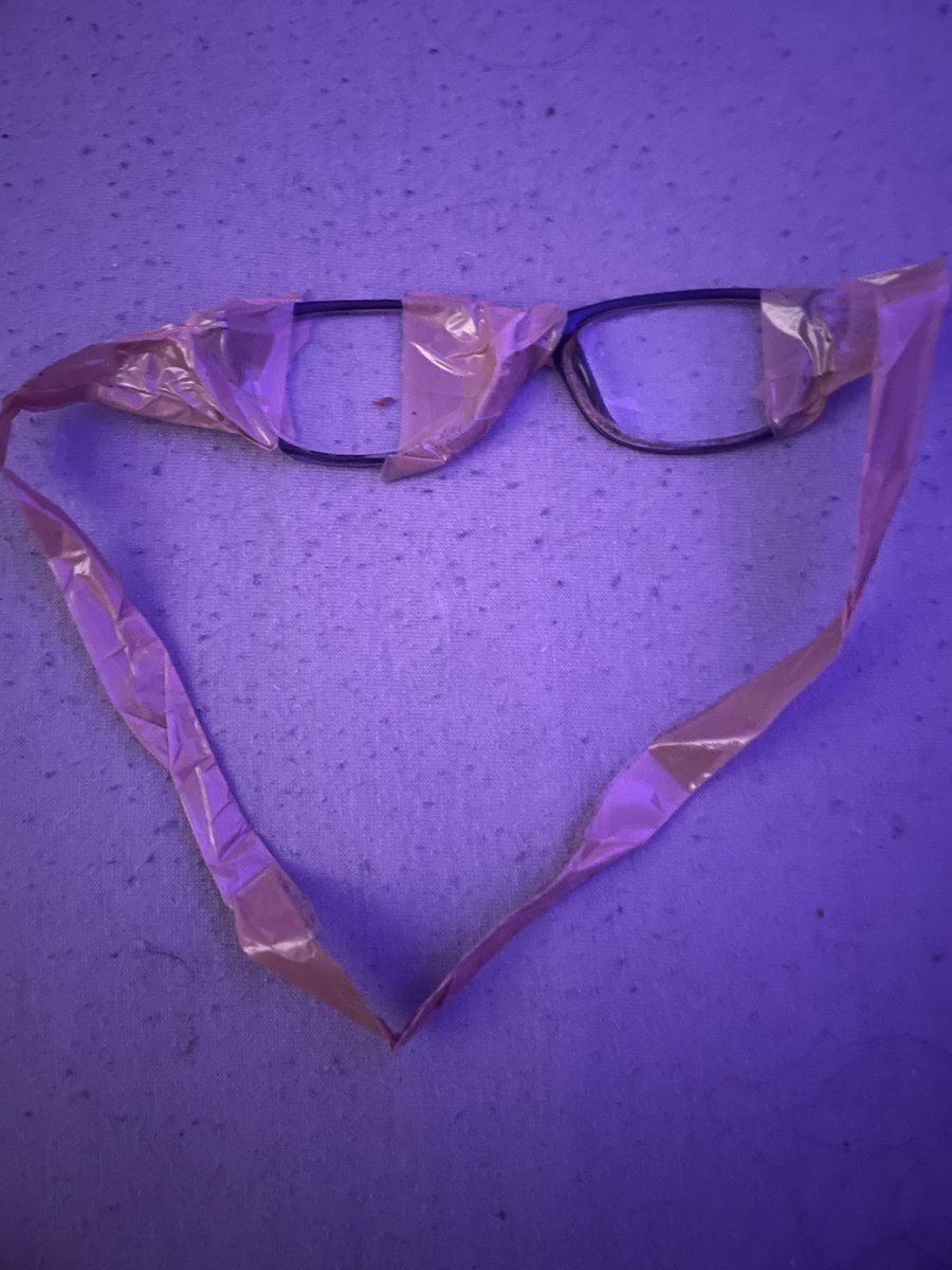 Jxcky0711's tweet photo. Diese Brille meine Damen und Herren, habe ich für starke 4 Jahre privat daheim getragen #realnerd https://t.co/2cHvxgsT6I