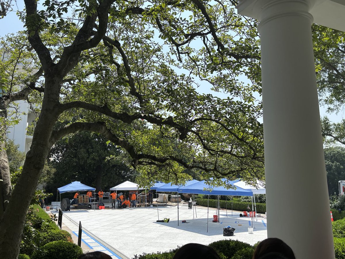 SwapnaVenugopal's tweet image. The @WhiteHouse Rose Garden construction project seems to be continuing apace. The surface is a light grey stone laid out in a diamond pattern.