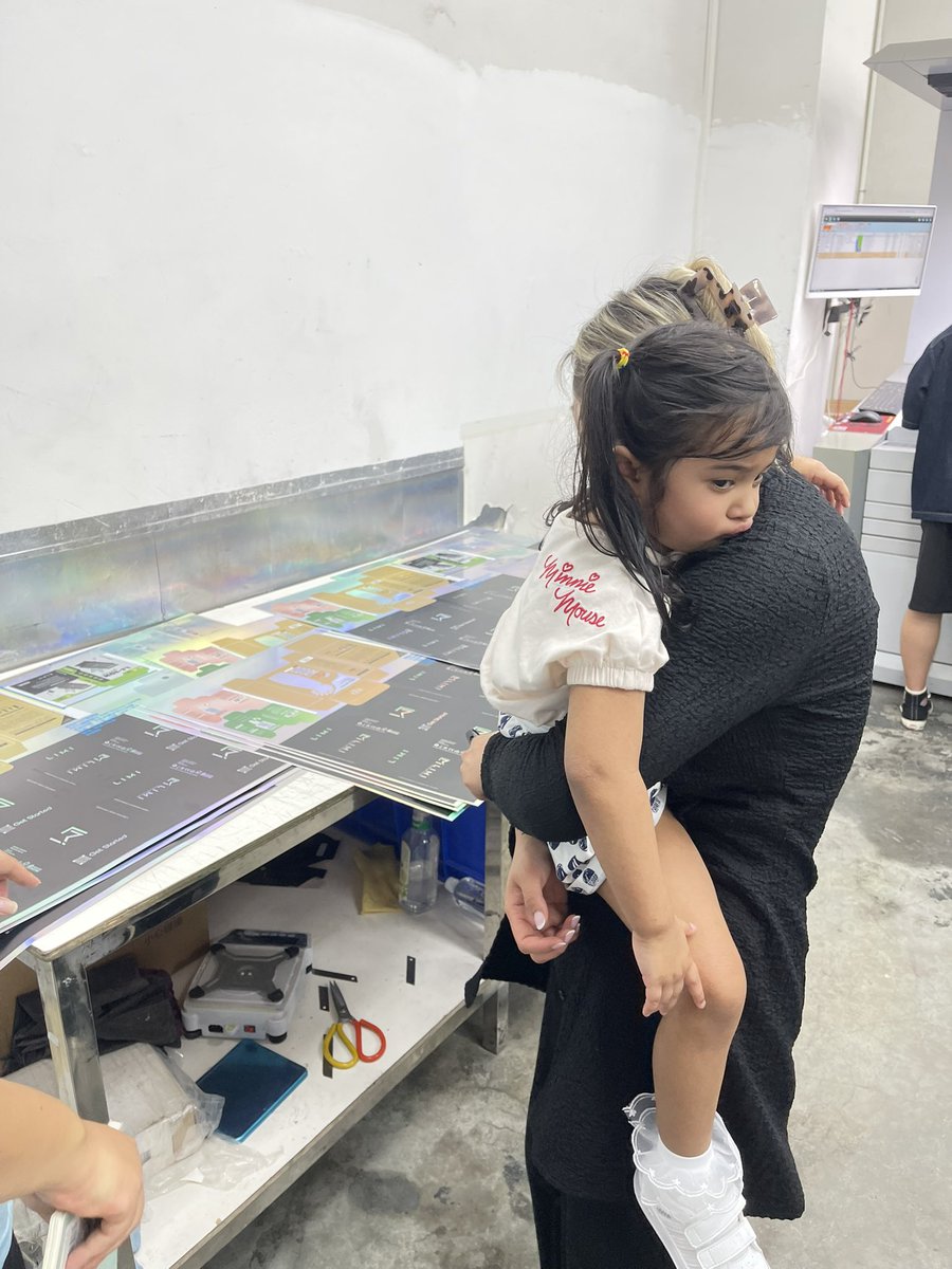 Umer_If's tweet image. Clearly baby wasn’t happy checking box samples all day 😂#startup #bossbaby