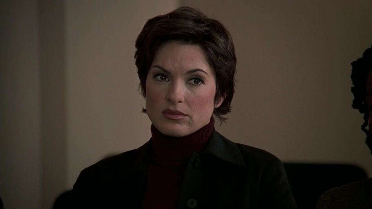 propaganda im not falling for: olivia benson being straight, like look at her… 😭