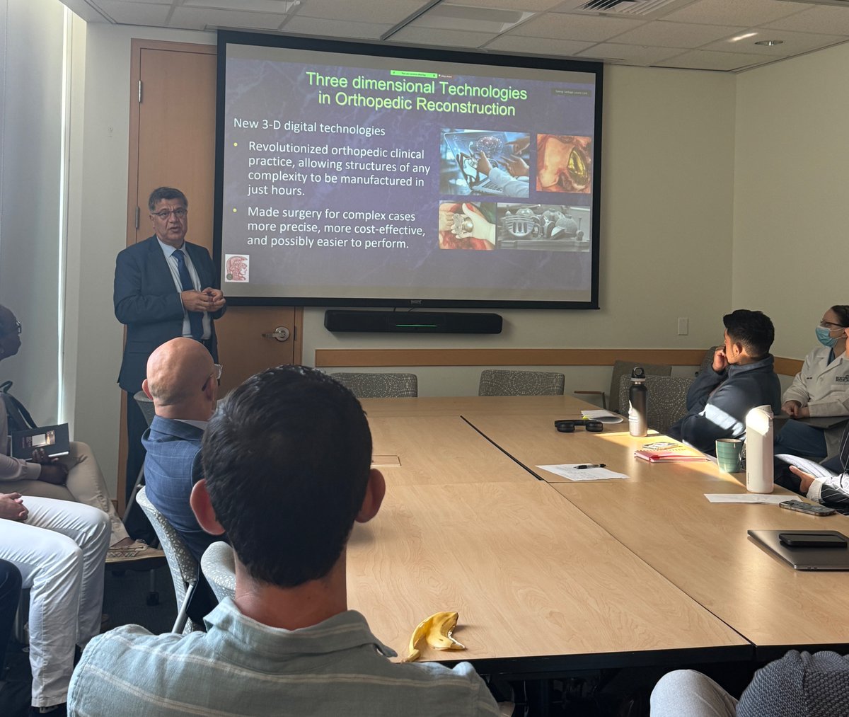 Sonia_Ubong's tweet photo. Great chatting all things about 3D printed Custom-made orthopaedic implants 🦴 at @Harvard @MGHSurgery @harvardortho with Prof. Papagelopoulos from Athens, Greece 🇬🇷 ! https://t.co/Y1QIvvI03x