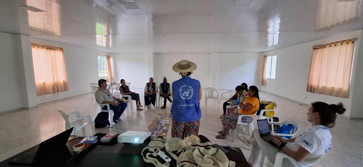 ONUHumanRights's tweet photo. 1/Acompañamos espacio de trabajo estratégico de la organización de mujeres del Pueblo Indígena #JIW #JAMINO junto a @DefensoriaCol Guaviare y Misión de Verificación pensamos las acciones prioritarias de seguimiento en territorio https://t.co/rwC5FThEUt