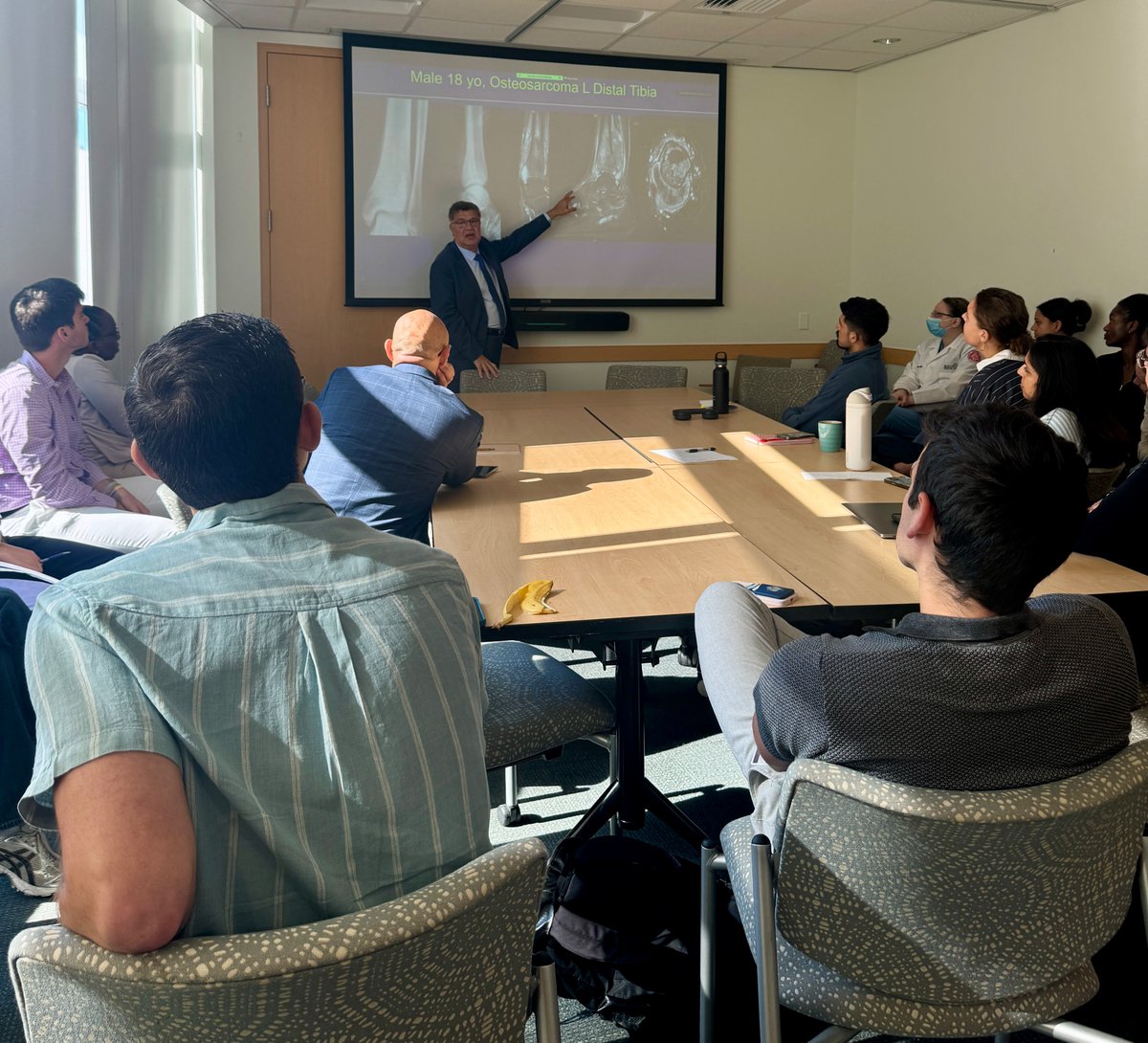 Sonia_Ubong's tweet photo. Great chatting all things about 3D printed Custom-made orthopaedic implants 🦴 at @Harvard @MGHSurgery @harvardortho with Prof. Papagelopoulos from Athens, Greece 🇬🇷 ! https://t.co/Y1QIvvI03x