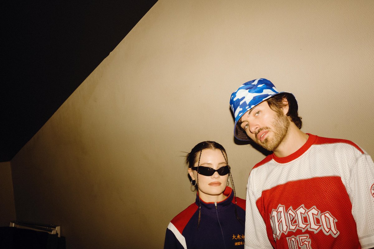 ClashMagazine's tweet image. On top of the world: @fcukers__ follow their crunching @glastonbury set with all-new party-starter 'Play Me'...
clashmusic.com/news/fcukers-s…