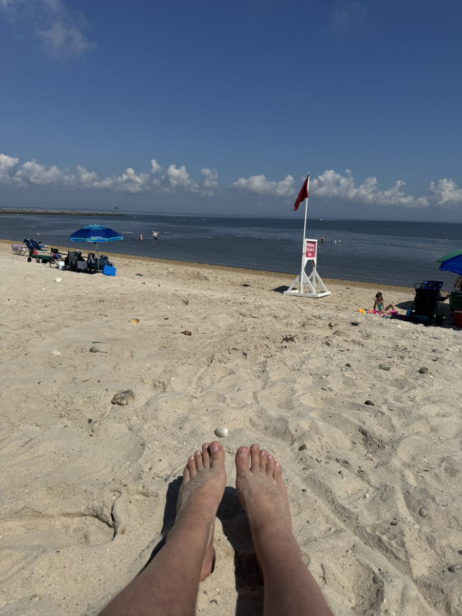 ScottWurm's tweet photo. So lucky to live on Long Island.  Easy access to the best beaches and water. Taking a break from admin classes and prepping for new school year to enjoy the outdoors.  #SelfCare #HBStrong https://t.co/O7yjWUZ1qr